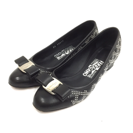 サルヴァトーレフェラガモ 5 1:2 D ヴァラ リボン スタッズ パンプス レディース ブラック Salvatore Ferragamo